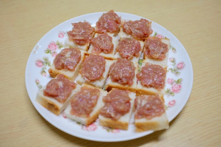 ขนมปังหน้าหมู พร้อมน้ำจิ้มอาจาด 4 476804460 9099717330098048 4308828428813736564 n