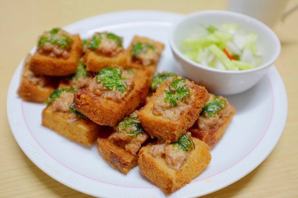 ขนมปังหน้าหมู พร้อมน้ำจิ้มอาจาด 2 514327225 10078892078847230 2146242501506047296 n