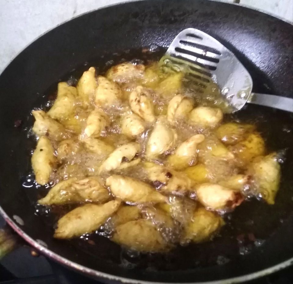 ขนมปั้นขลิบไส้ไก่ (ปั้นสิบ) 5 480988525 9327245574011888 2248090150812746020 n